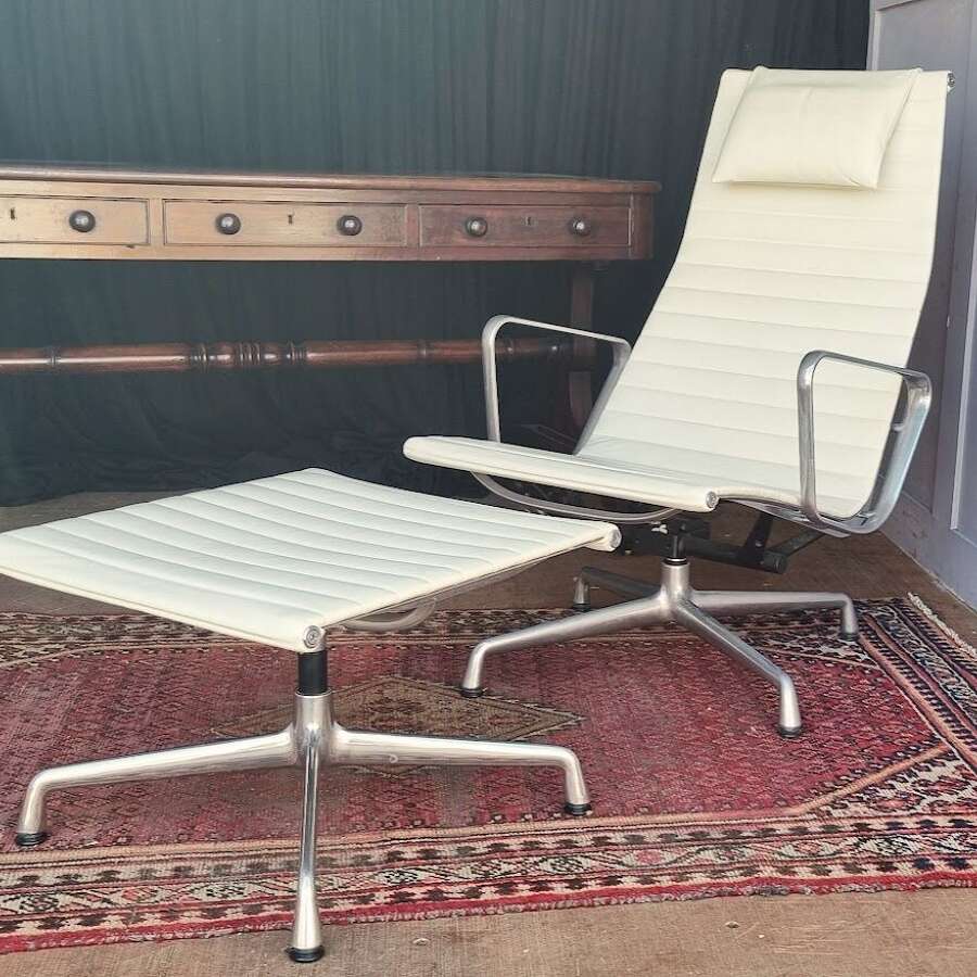 Eames EA 124 with  Ottoman