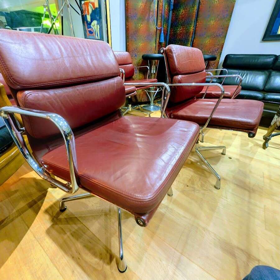 Eames EA208 soft Pad, in red leather