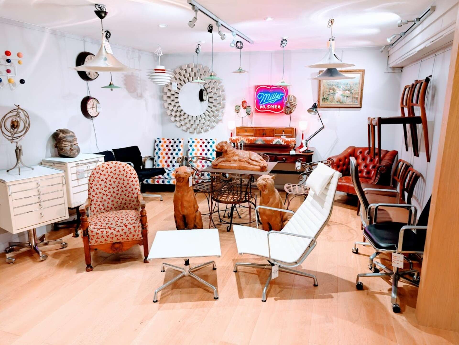 Simon John Antiques & Interiors